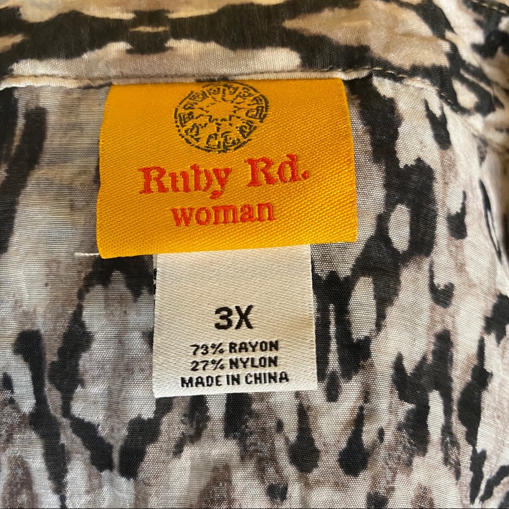 ✨ruby rd. patterned top✨ - Picture 3 of 3